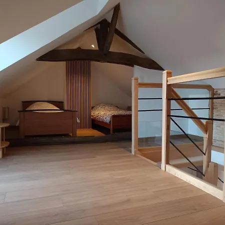 Aux Murmures Des Pierres