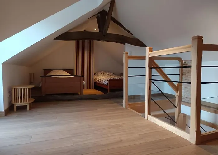 Aux Murmures Des Pierres