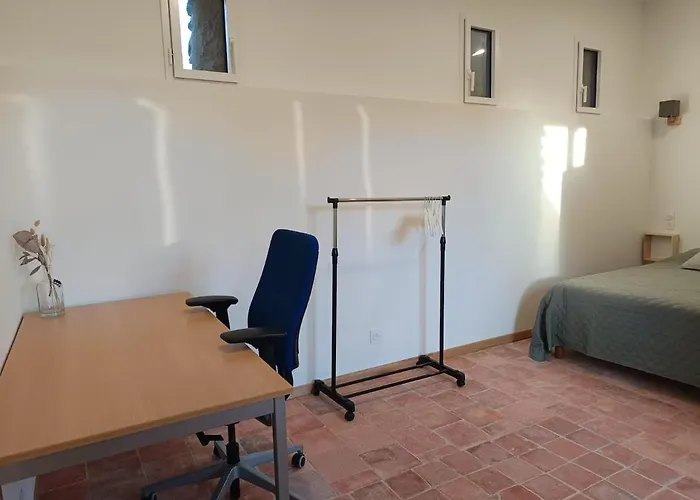 Aux Murmures Des Pierres